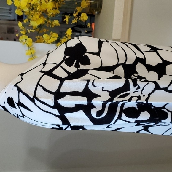 Pierre New York sweater. Abstract floral classic black and white. Size large. - Picture 5 of 9